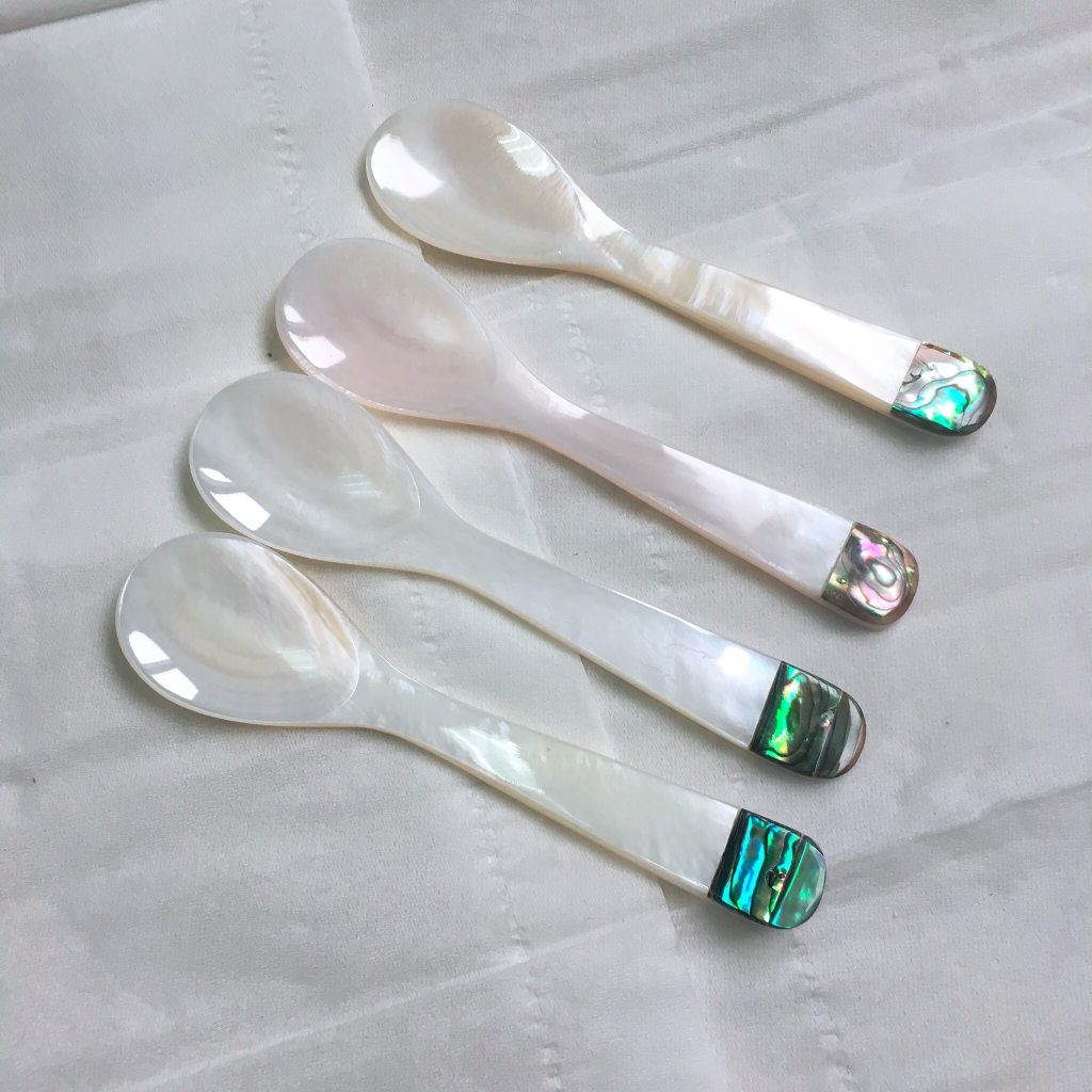 MOPSP036White mother of pearl spoon with abalone, caviar spoon Vitracraft